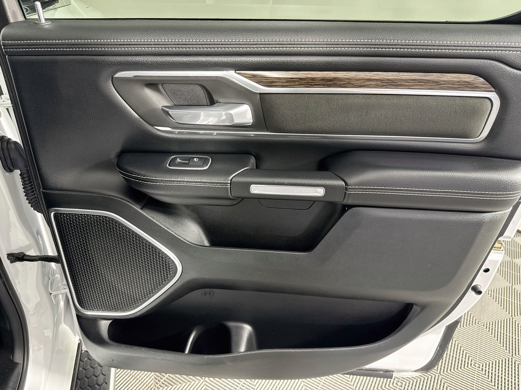 Used 2020 RAM 1500 Laramie AWD/4WD image 26