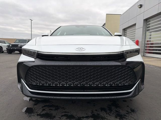 Used 2023 Toyota Crown Limited image 2