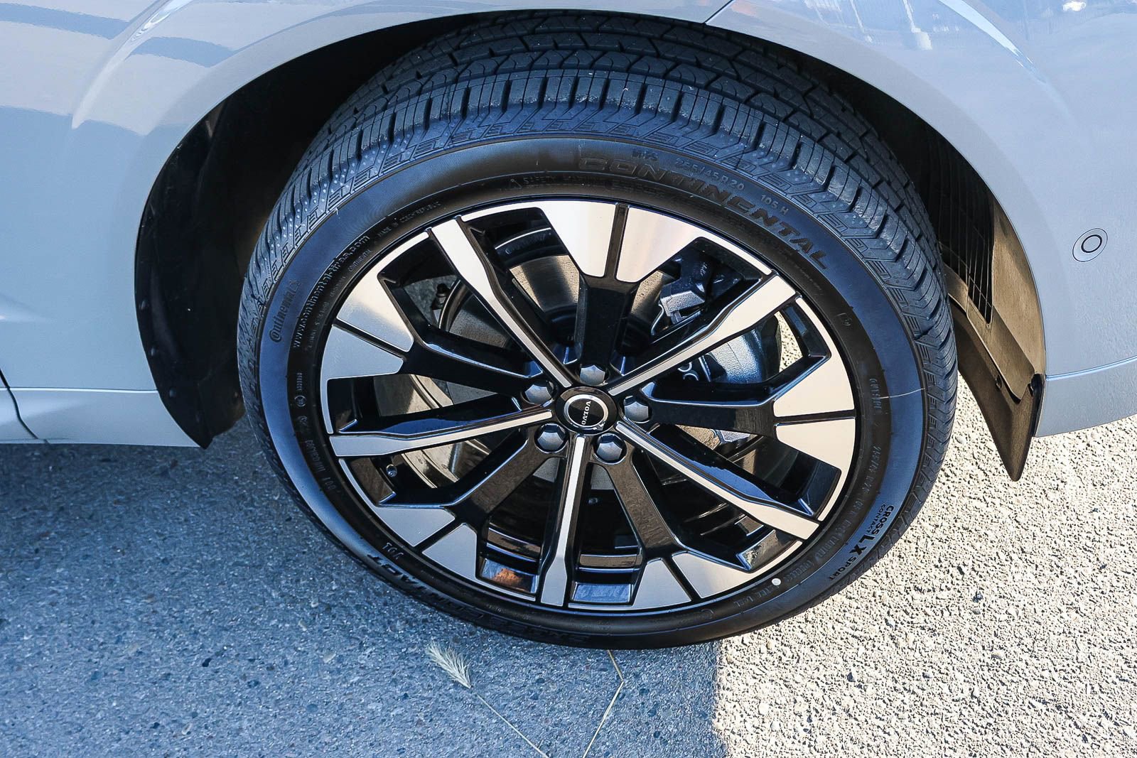 New 2026 Volvo XC60 B5 Plus w/ Climate Package PRO image 14