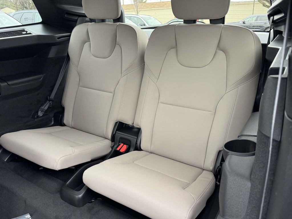 New 2026 Volvo XC90 B6 Plus w/ Protection Package Premier AWD/4WD image 15