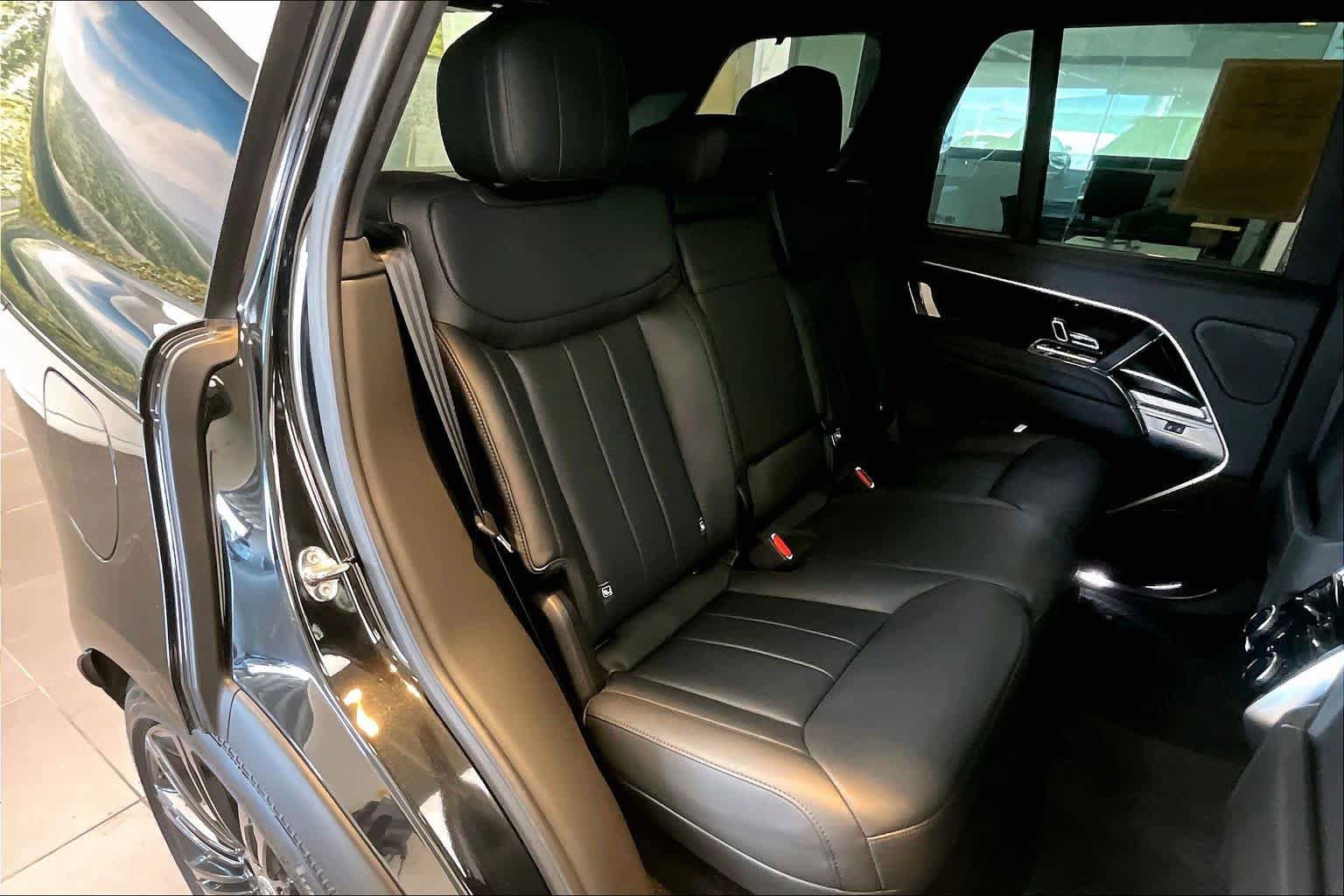 Used 2025 Land Rover Range Rover SE AWD/4WD image 19