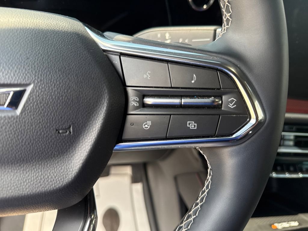 Used 2025 Chevrolet Traverse Z71 w/ LPO, Floor Liner Package AWD/4WD image 21