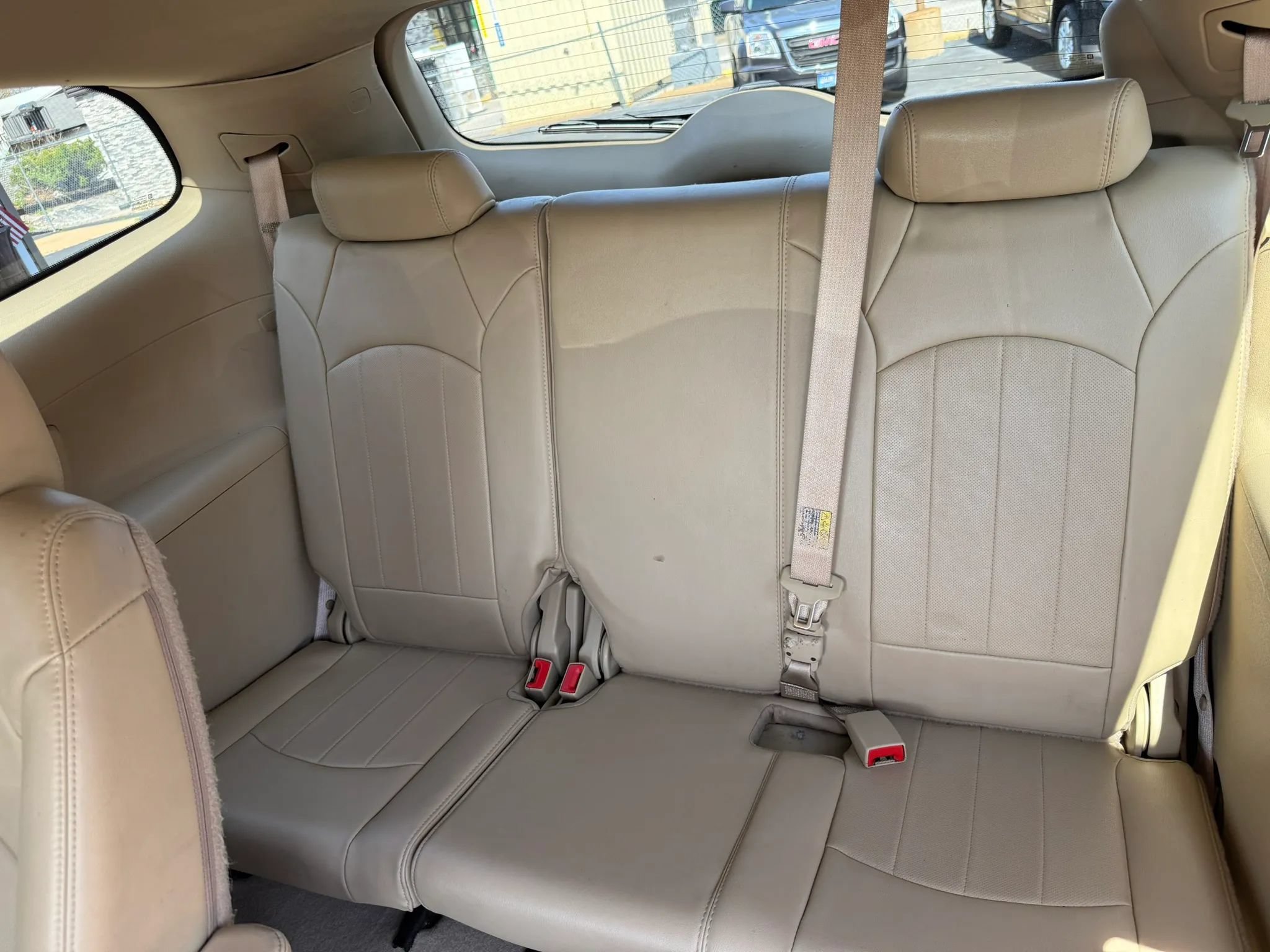 Used 2011 Buick Enclave CXL FWD image 16