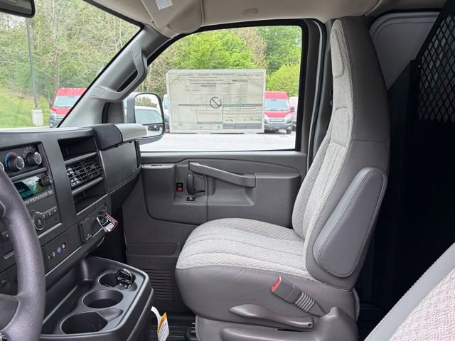 New 2026 Chevrolet Express 2500 w/ Driver Convenience Package RWD image 31