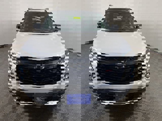 Used 2025 Chevrolet Equinox RS w/ Safety and Technology Package image 2