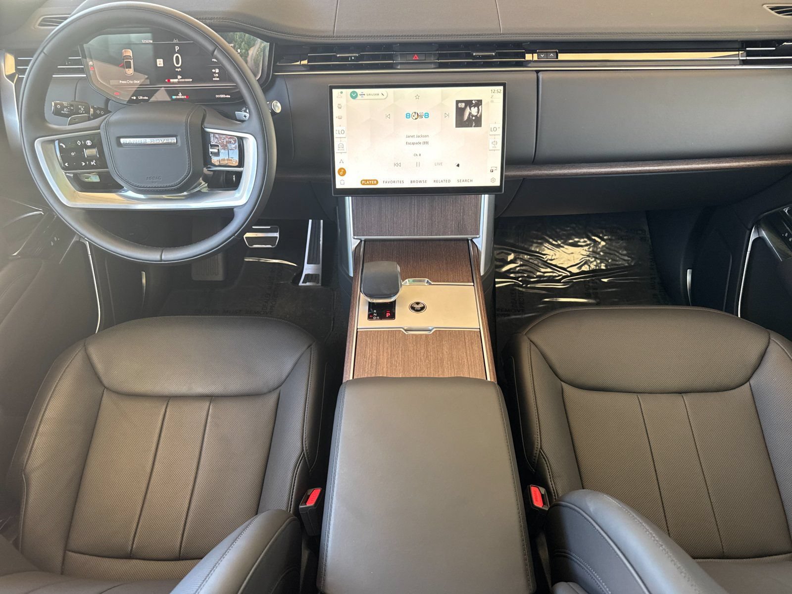 Used 2025 Land Rover Range Rover SE AWD/4WD image 13