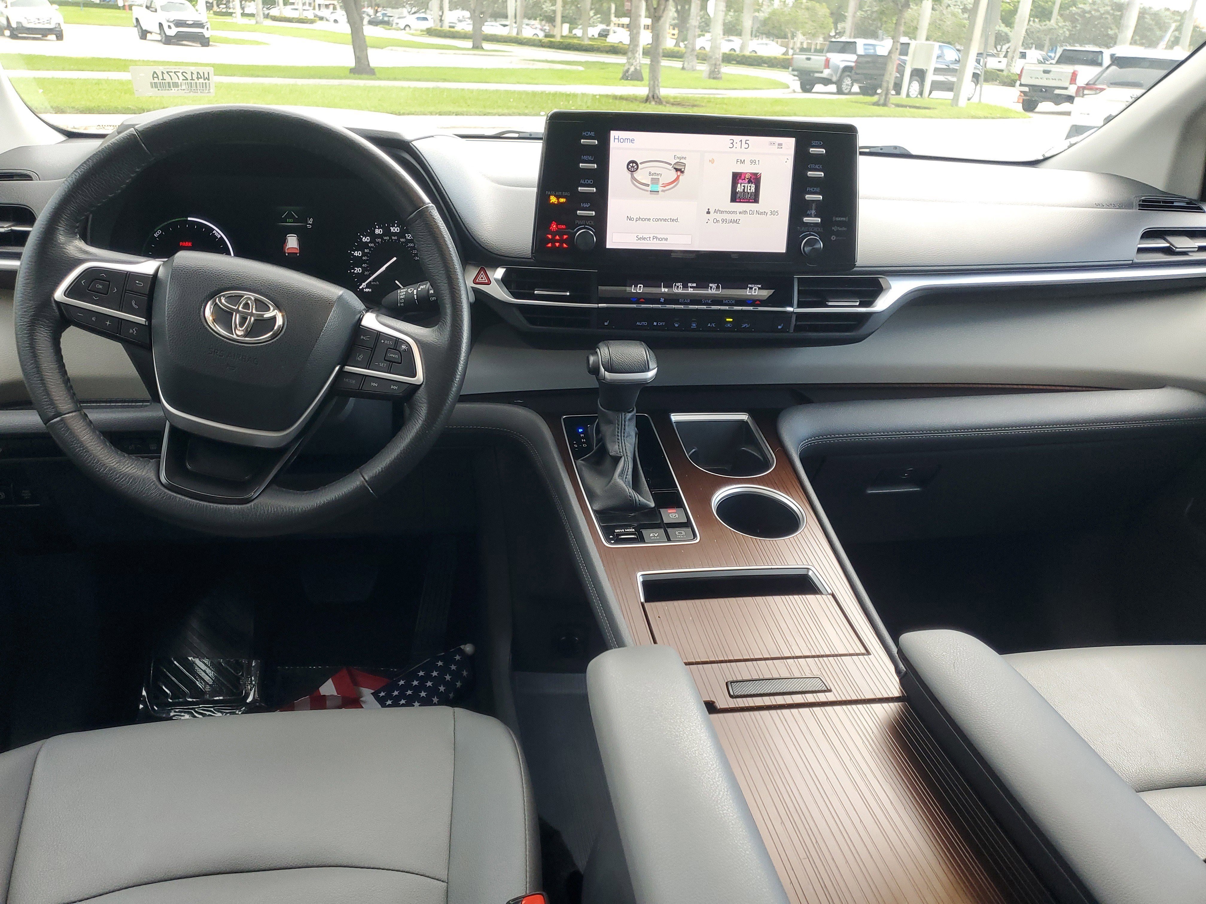 Used 2023 Toyota Sienna XLE image 12