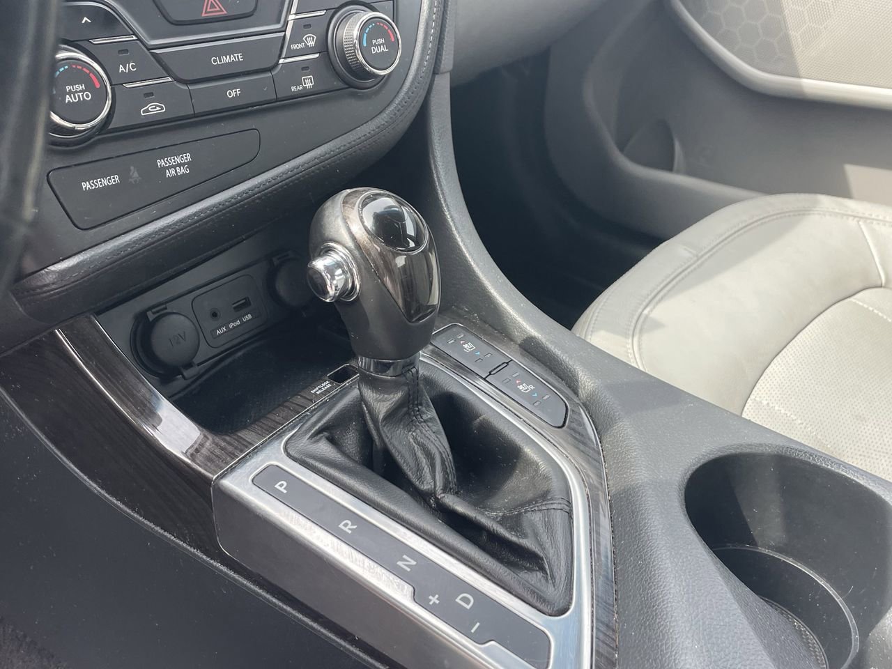 Used 2011 Kia Optima EX image 8