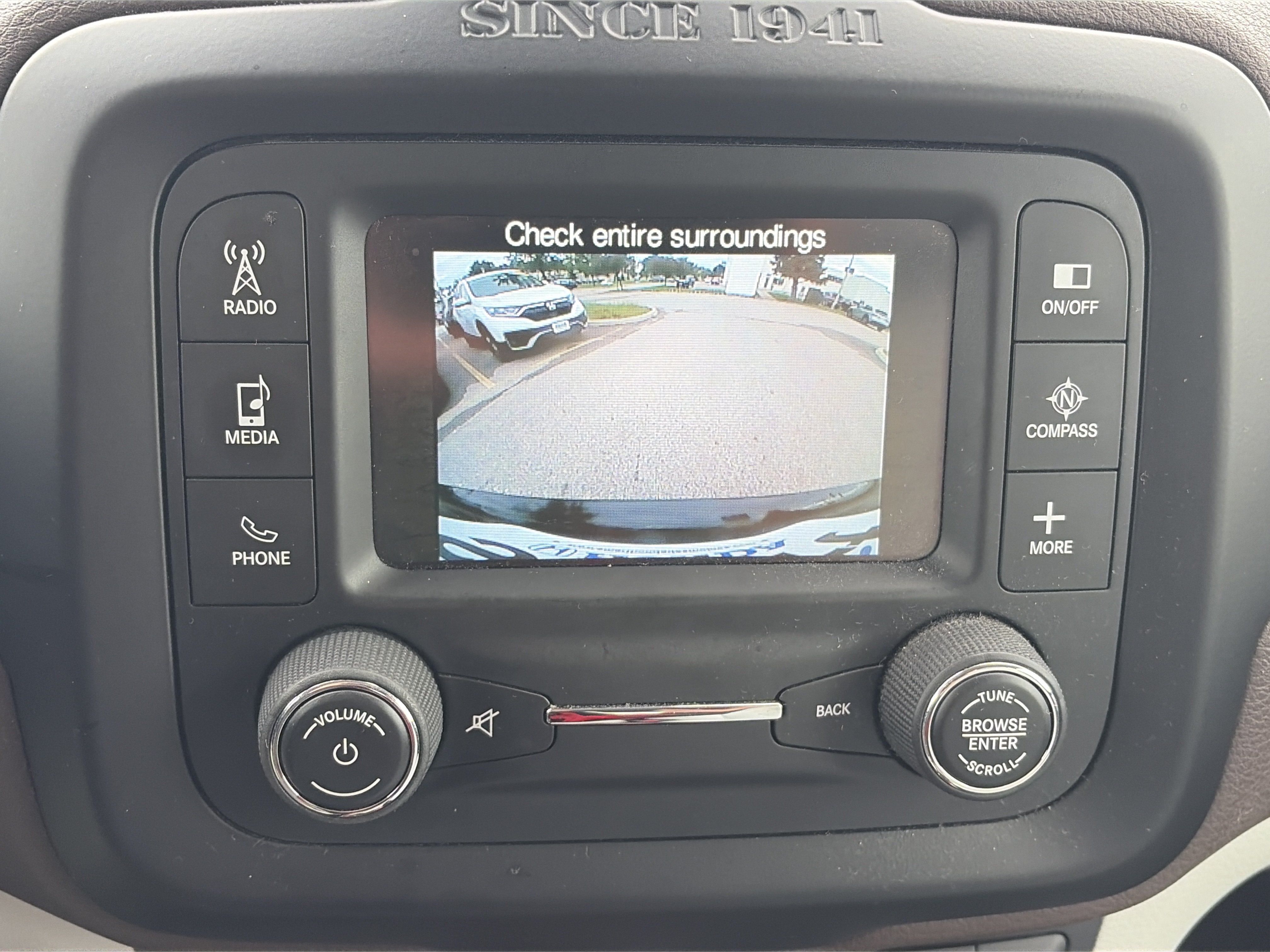 Used 2015 Jeep Renegade Latitude AWD/4WD image 29