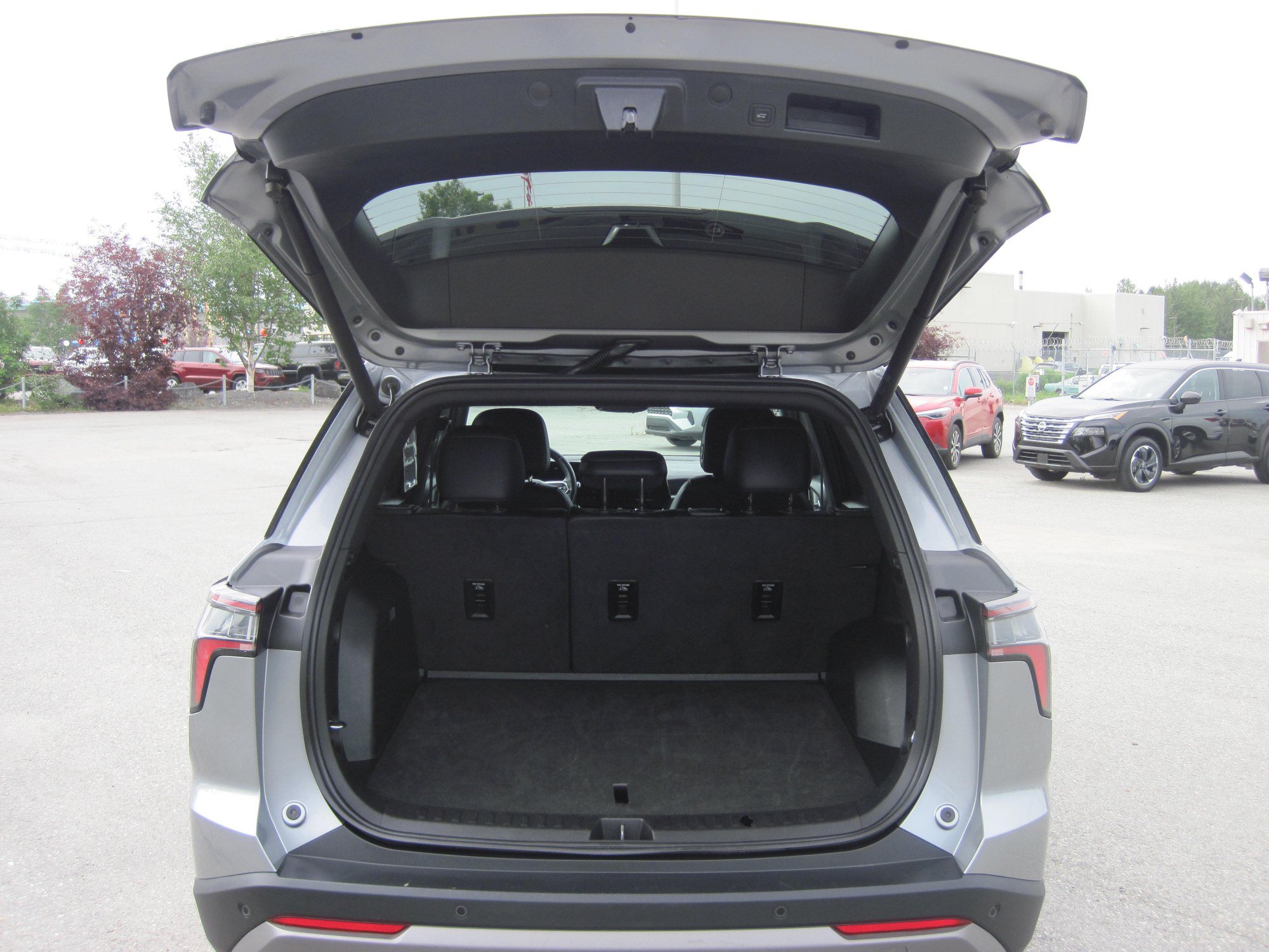 Used 2025 Chevrolet Equinox LT w/ Convenience Package II AWD/4WD image 4