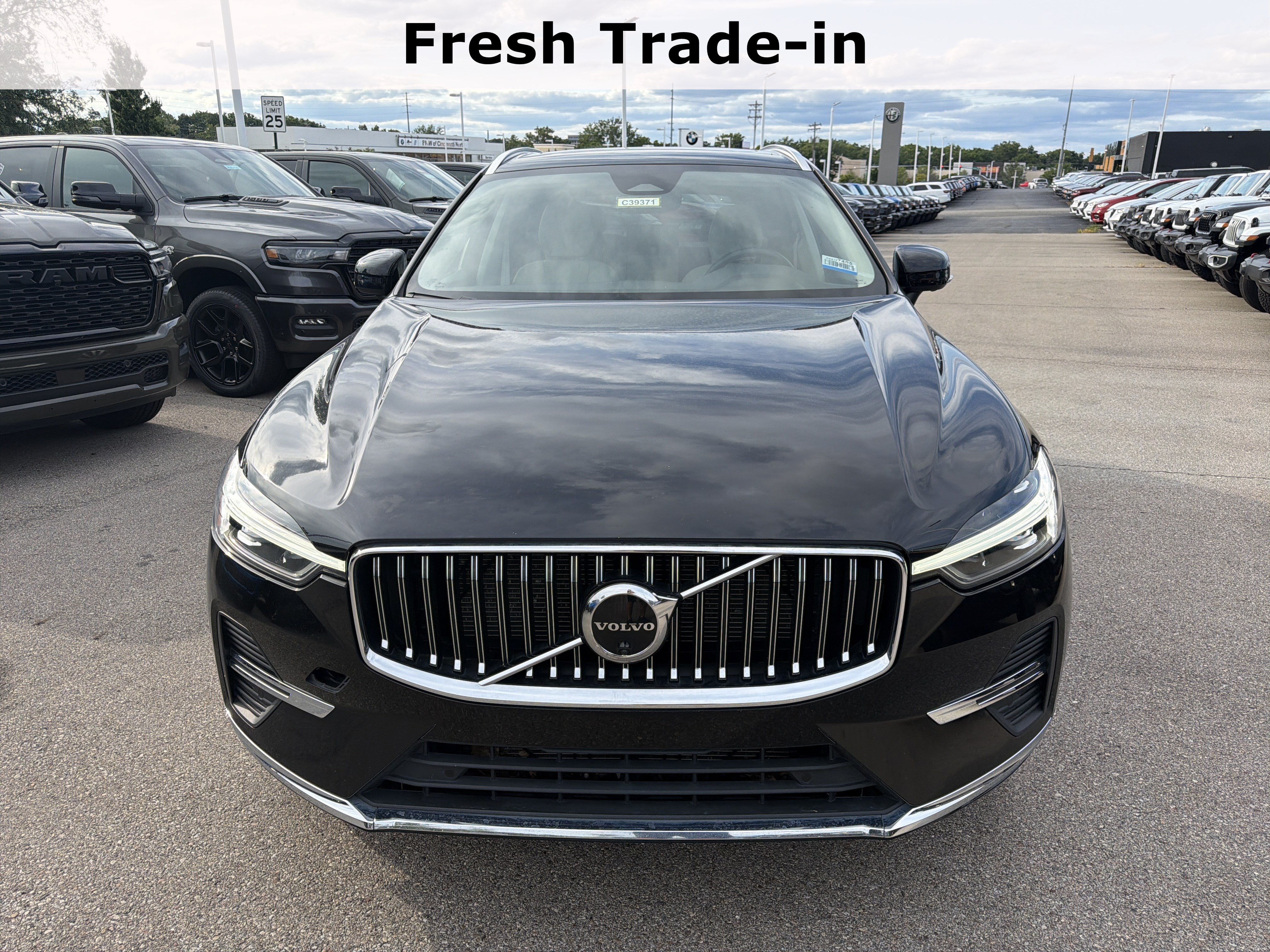 Used 2023 Volvo XC60 B5 Plus FWD image 3