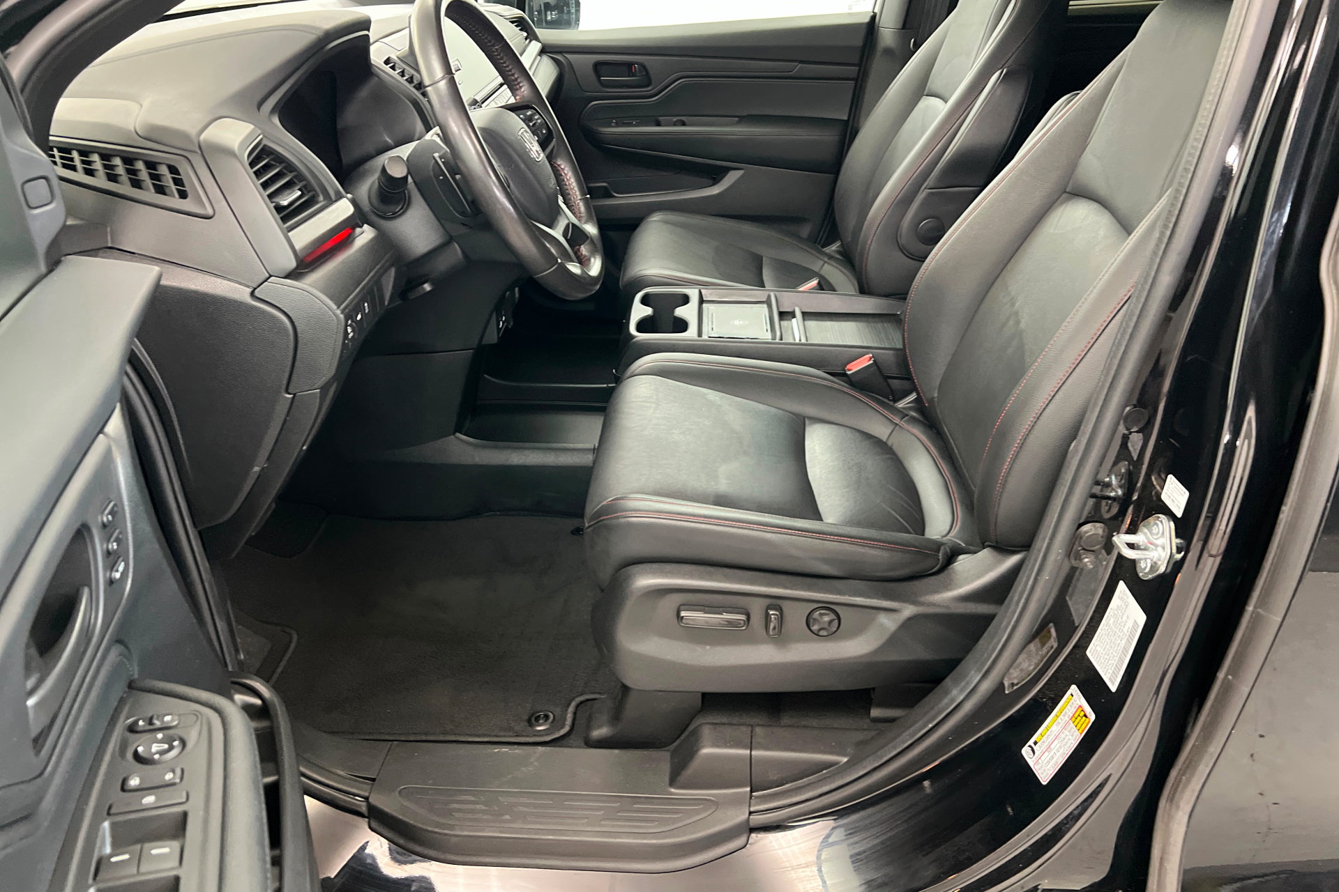 Used 2025 Honda Odyssey Sport-L image 18