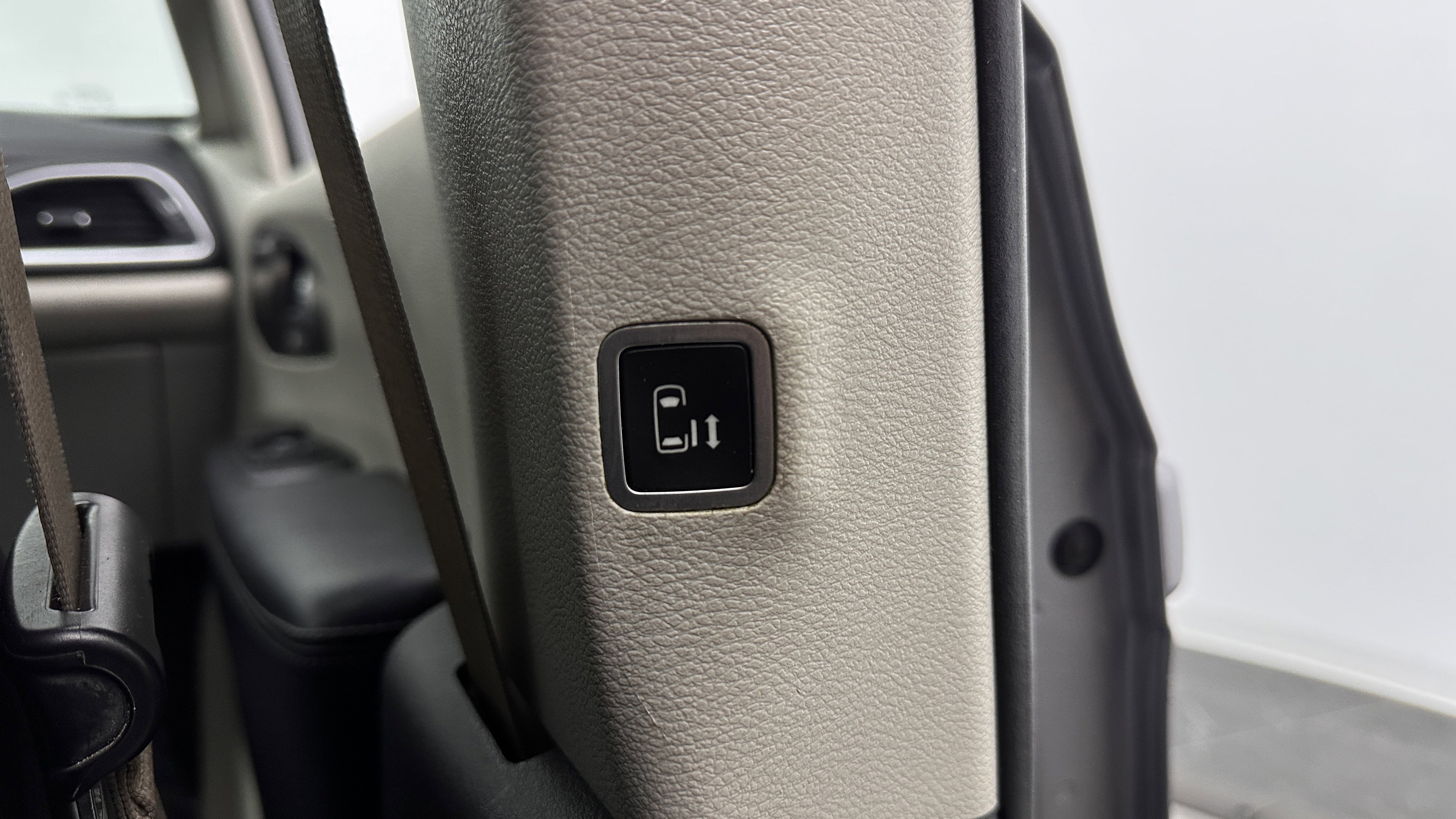 Used 2018 Chrysler Pacifica Limited w/ Advanced Safetytec Group FWD image 33