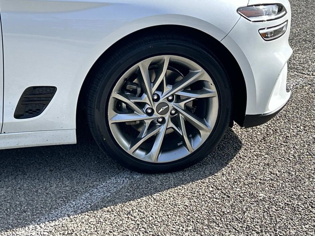 Used 2022 Genesis G70 2.0T image 9