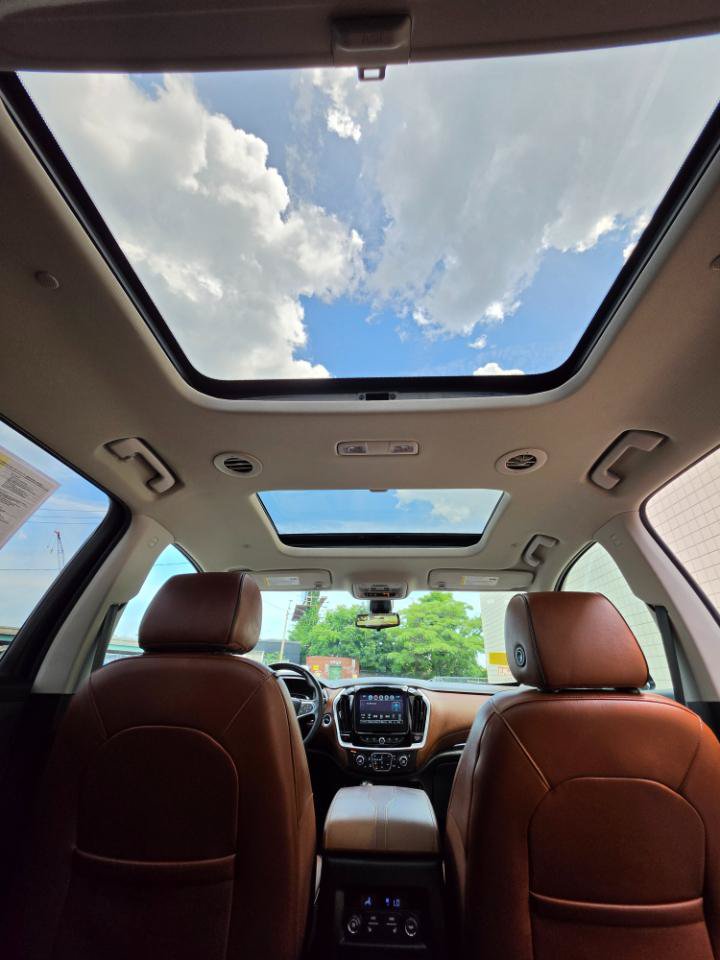 Used 2019 Chevrolet Traverse High Country w/ LPO, Floor Liner Package AWD/4WD image 16