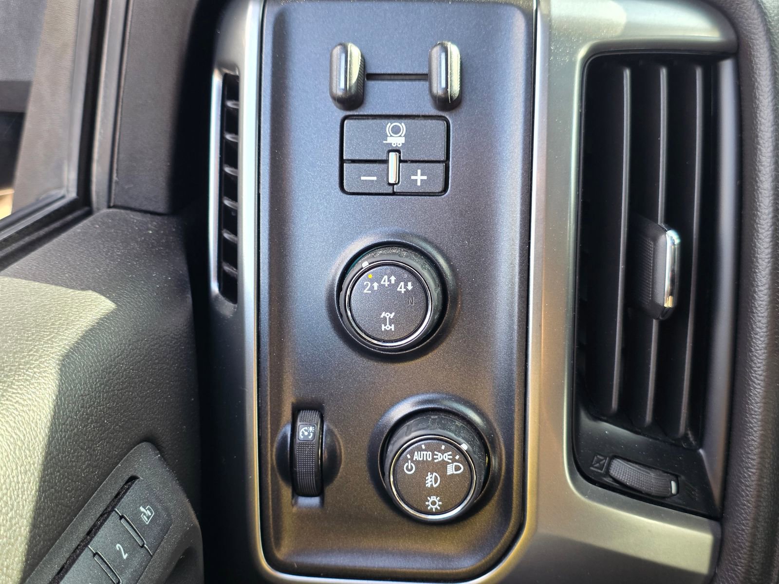 Used 2019 Chevrolet Silverado 2500 LTZ w/ Duramax Plus Package image 35