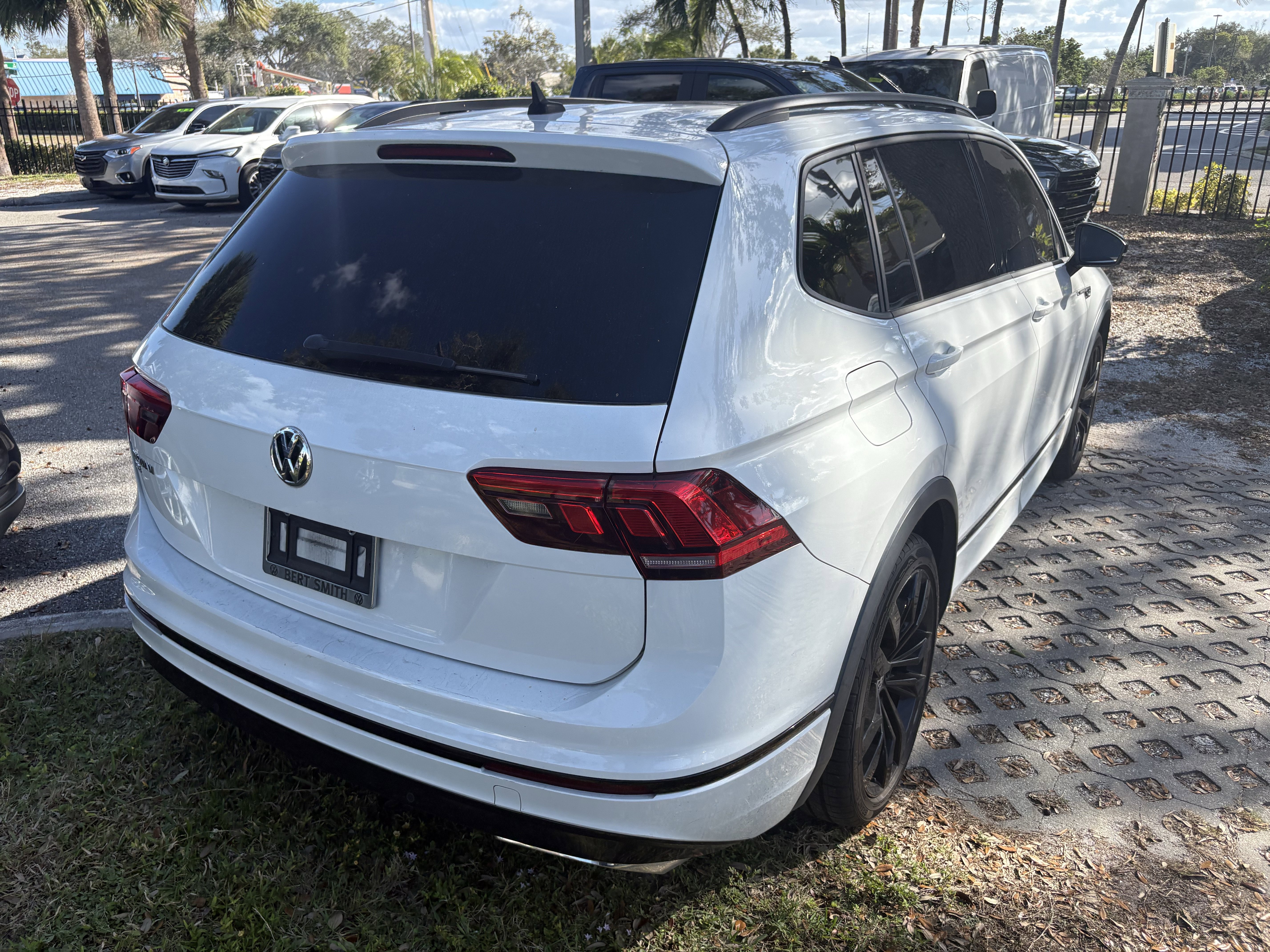 Used 2020 Volkswagen Tiguan SE R-Line image 7