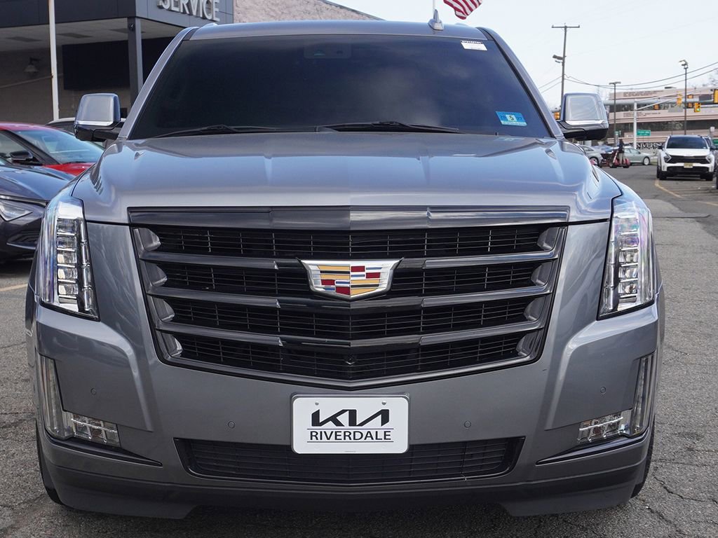 Used 2020 Cadillac Escalade Luxury w/ Escalade Sport Edition image 15