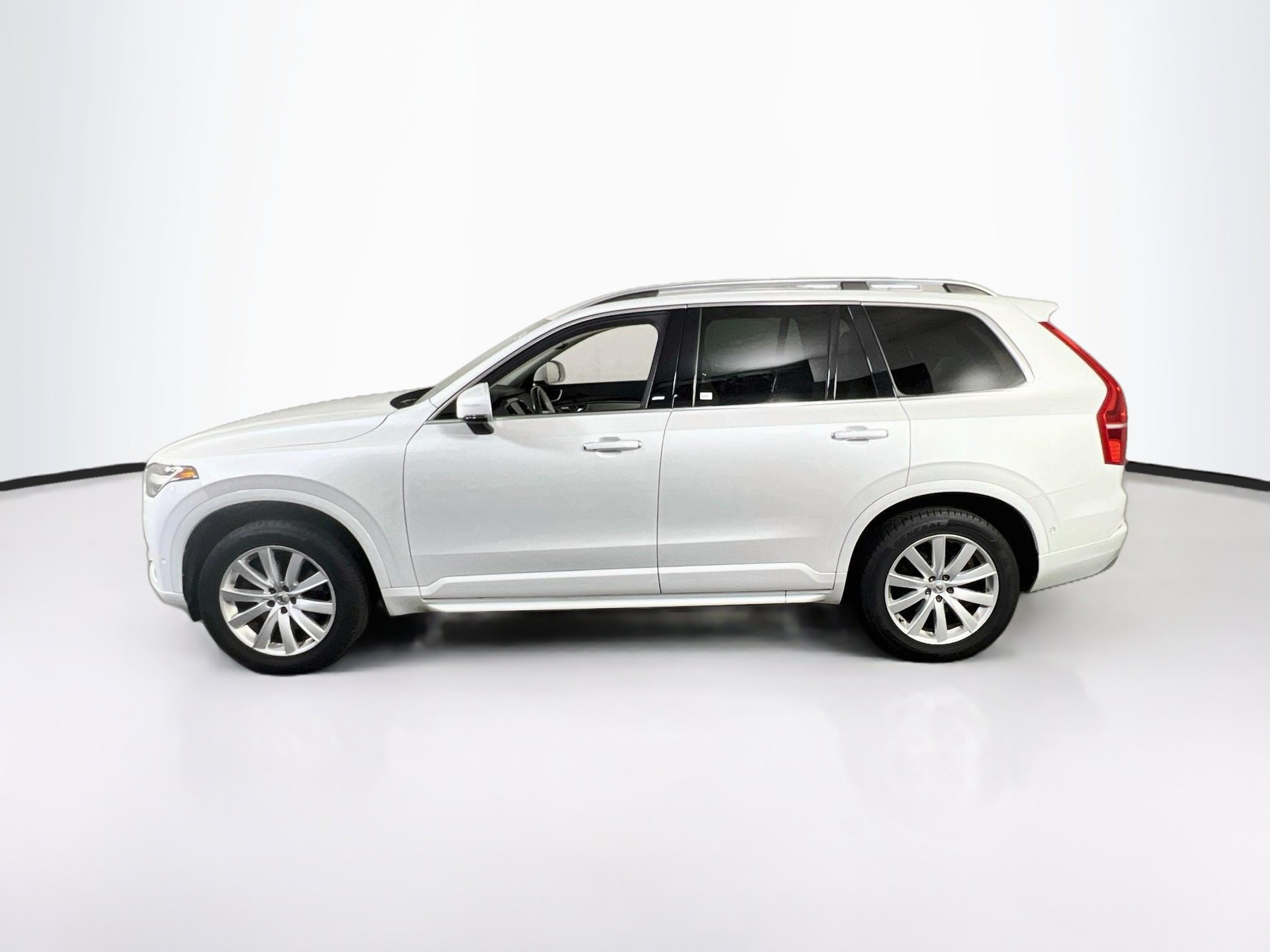 Used 2017 Volvo XC90 T6 Momentum w/ Vision Package AWD/4WD image 8
