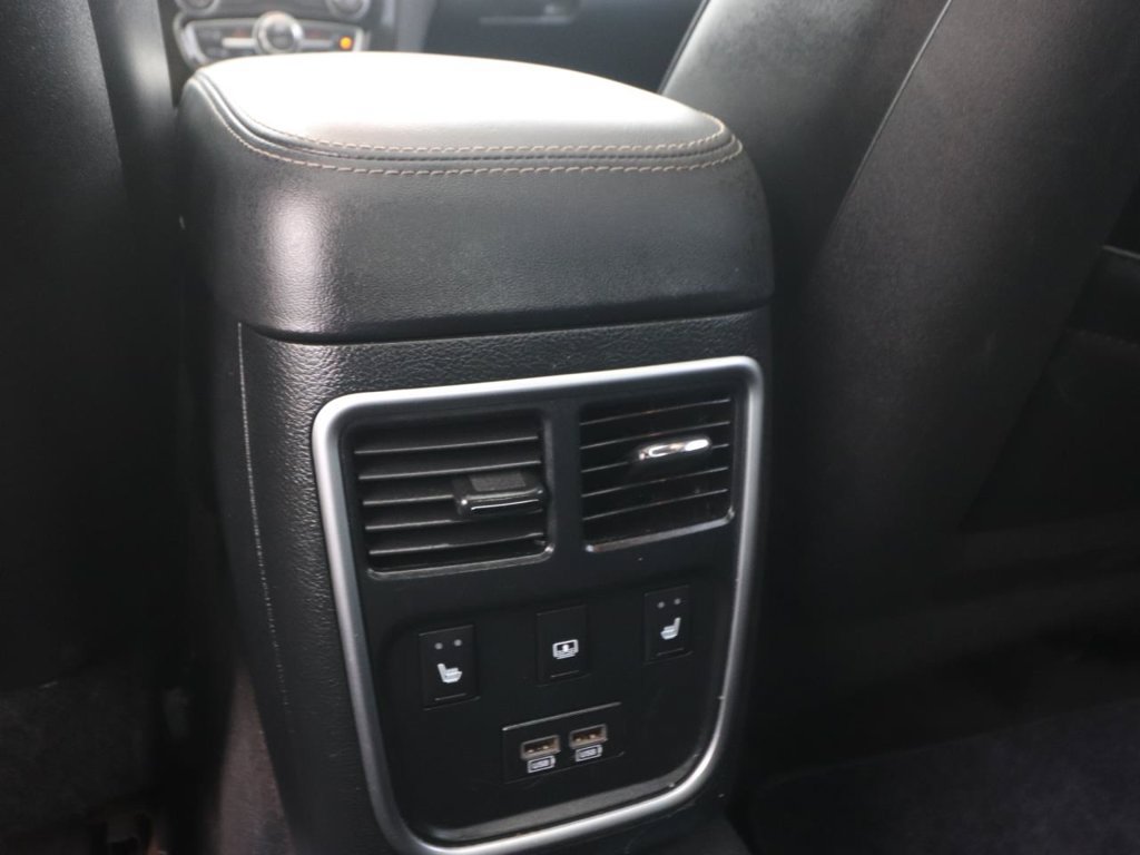 Used 2017 Chrysler 300 C RWD image 13