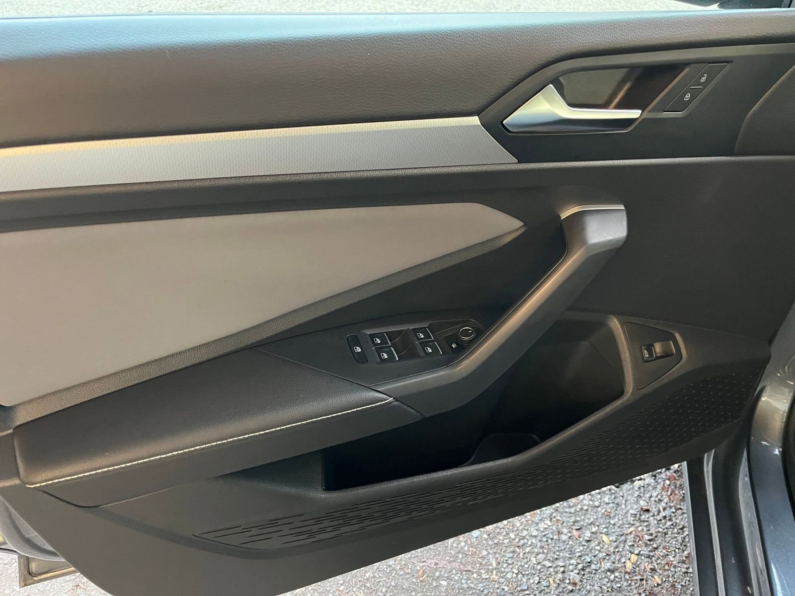 Used 2025 Volkswagen Jetta SE image 20