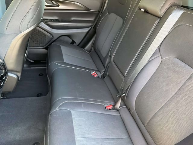 Used 2023 Jeep Grand Cherokee Laredo w/ Luxury Tech Group I AWD/4WD image 13