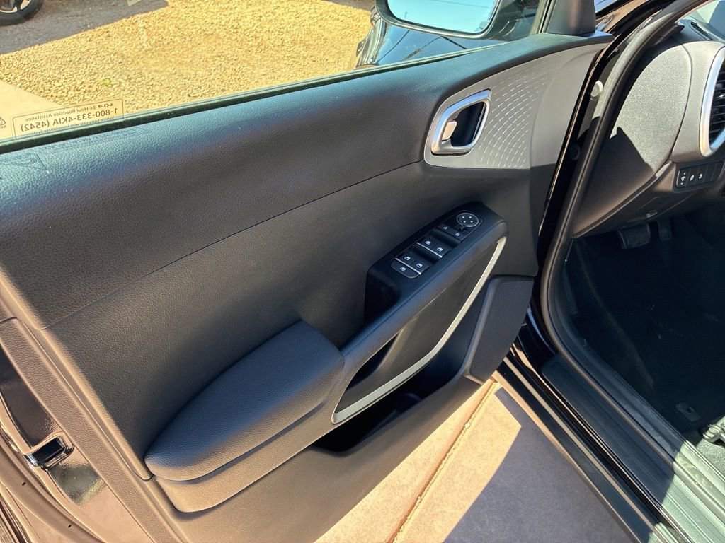 Certified 2025 Kia Soul LX FWD image 18
