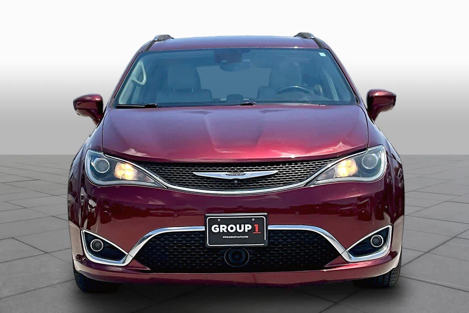 Used 2017 Chrysler Pacifica Touring-L Plus w/ Advanced Safetytec Group FWD image 4