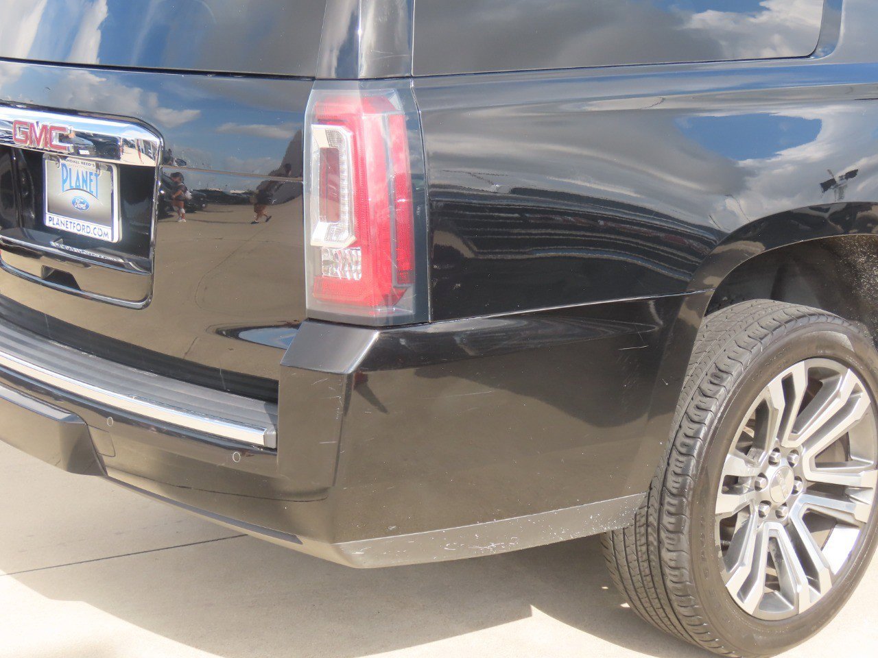 Used 2017 GMC Yukon XL Denali w/ Open Road Package AWD/4WD image 12
