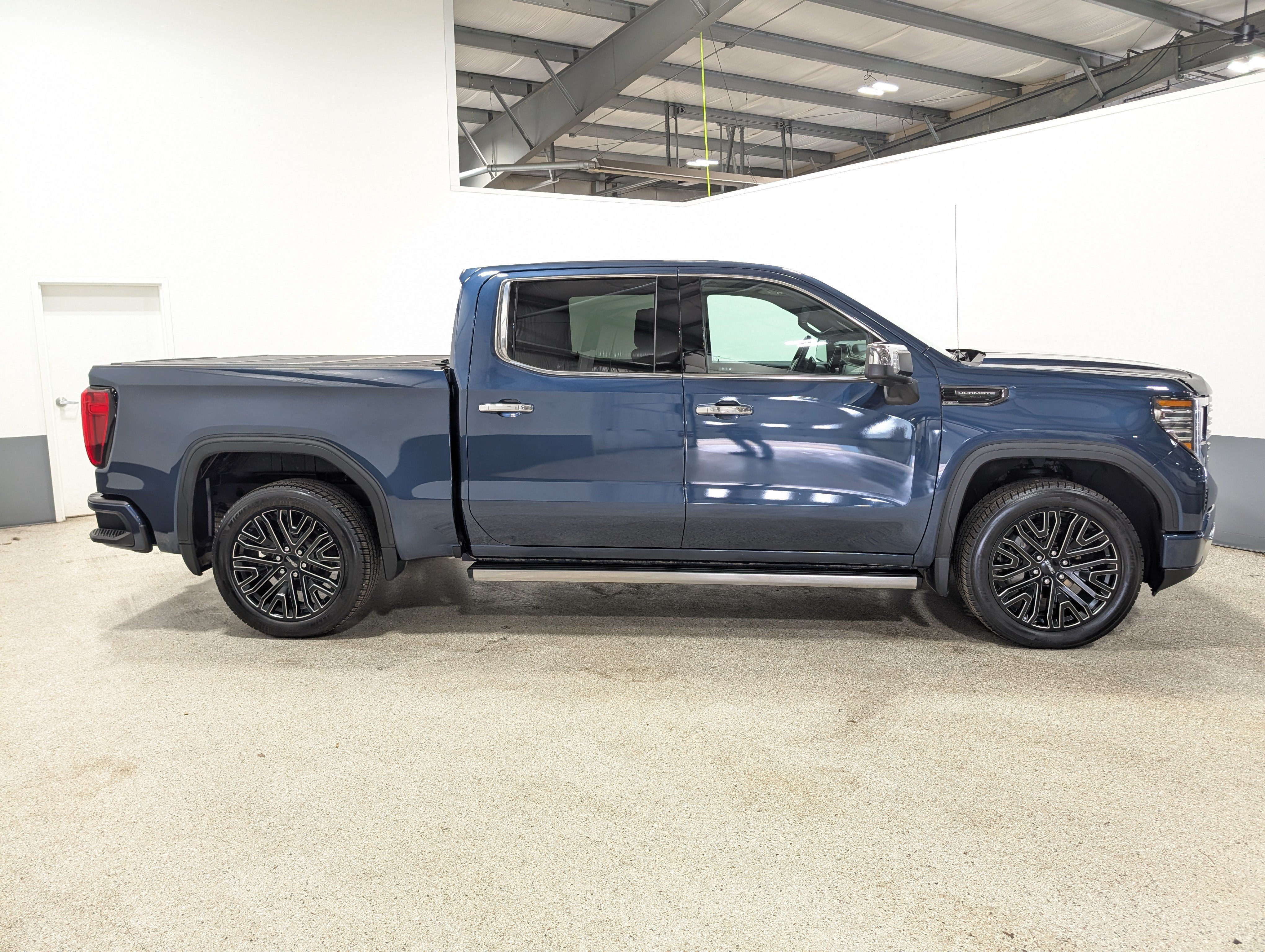 Used 2022 GMC Sierra 1500 Denali Ultimate AWD/4WD image 2