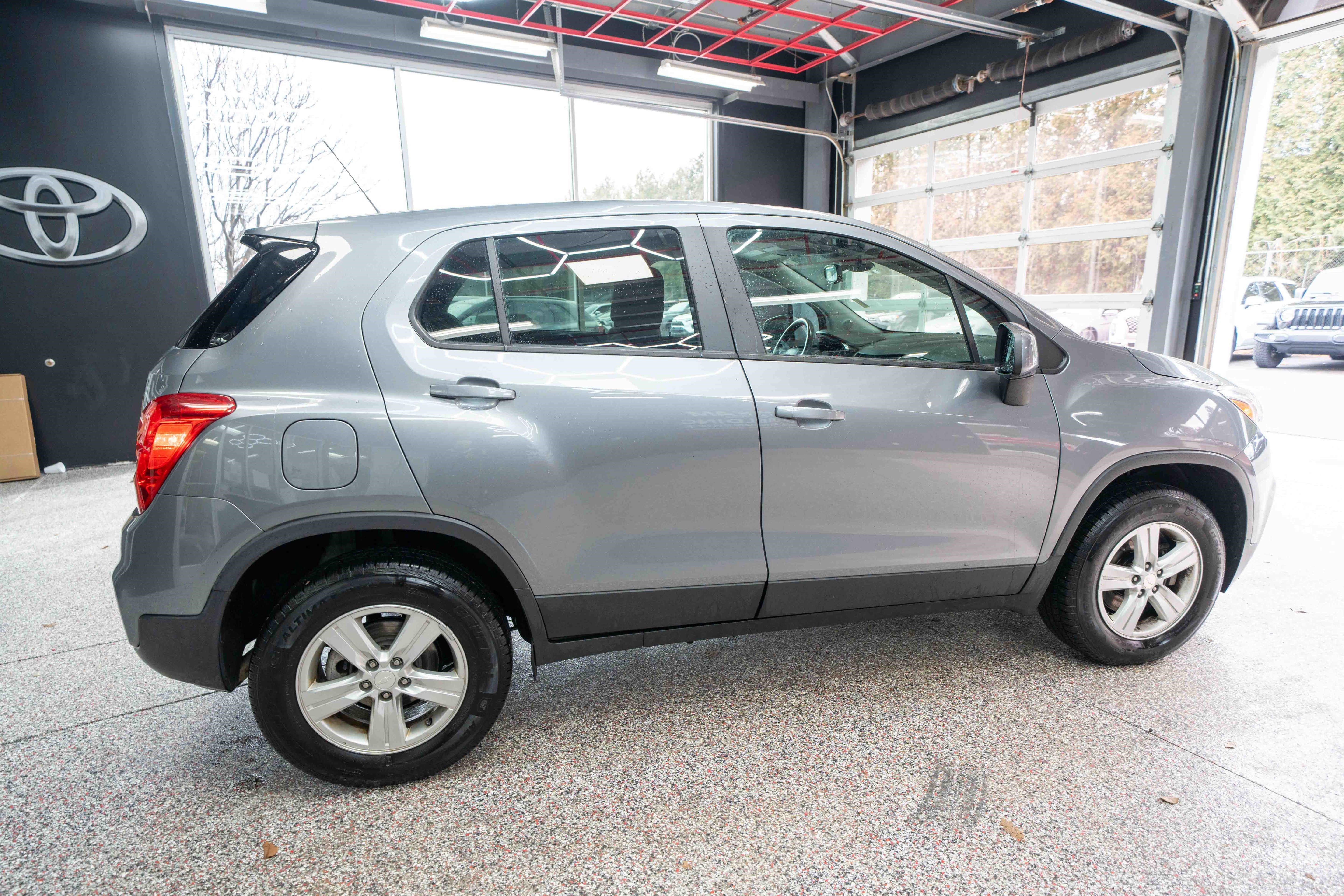 Used 2020 Chevrolet Trax LS w/ Tint and Cruise Package image 4