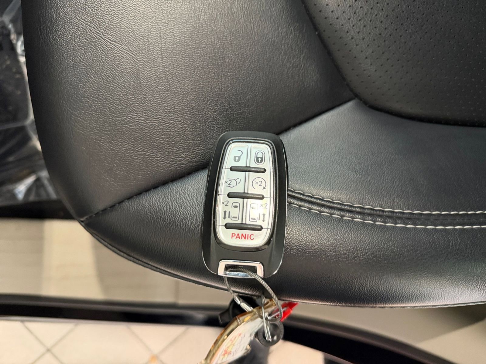 Used 2024 Chrysler Pacifica Touring-L image 18