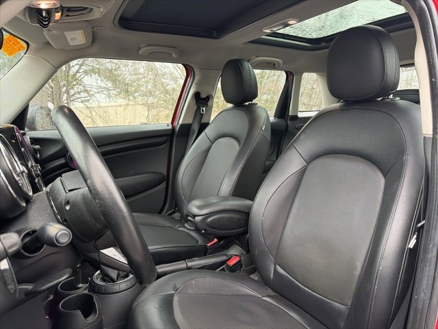 Used 2015 MINI Cooper 4-Door Hardtop image 8