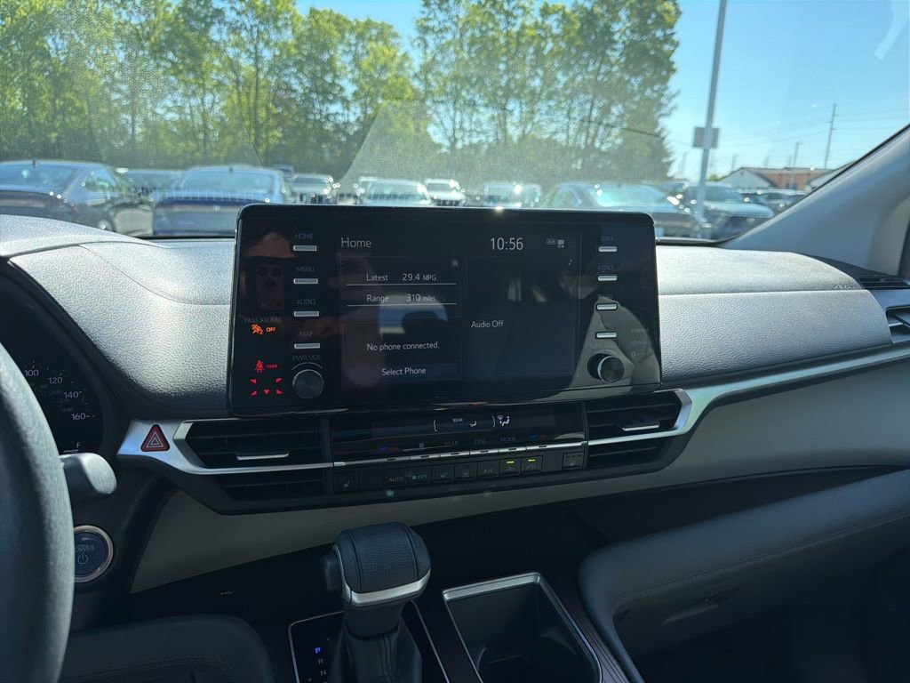 Used 2023 Toyota Sienna XLE FWD image 15