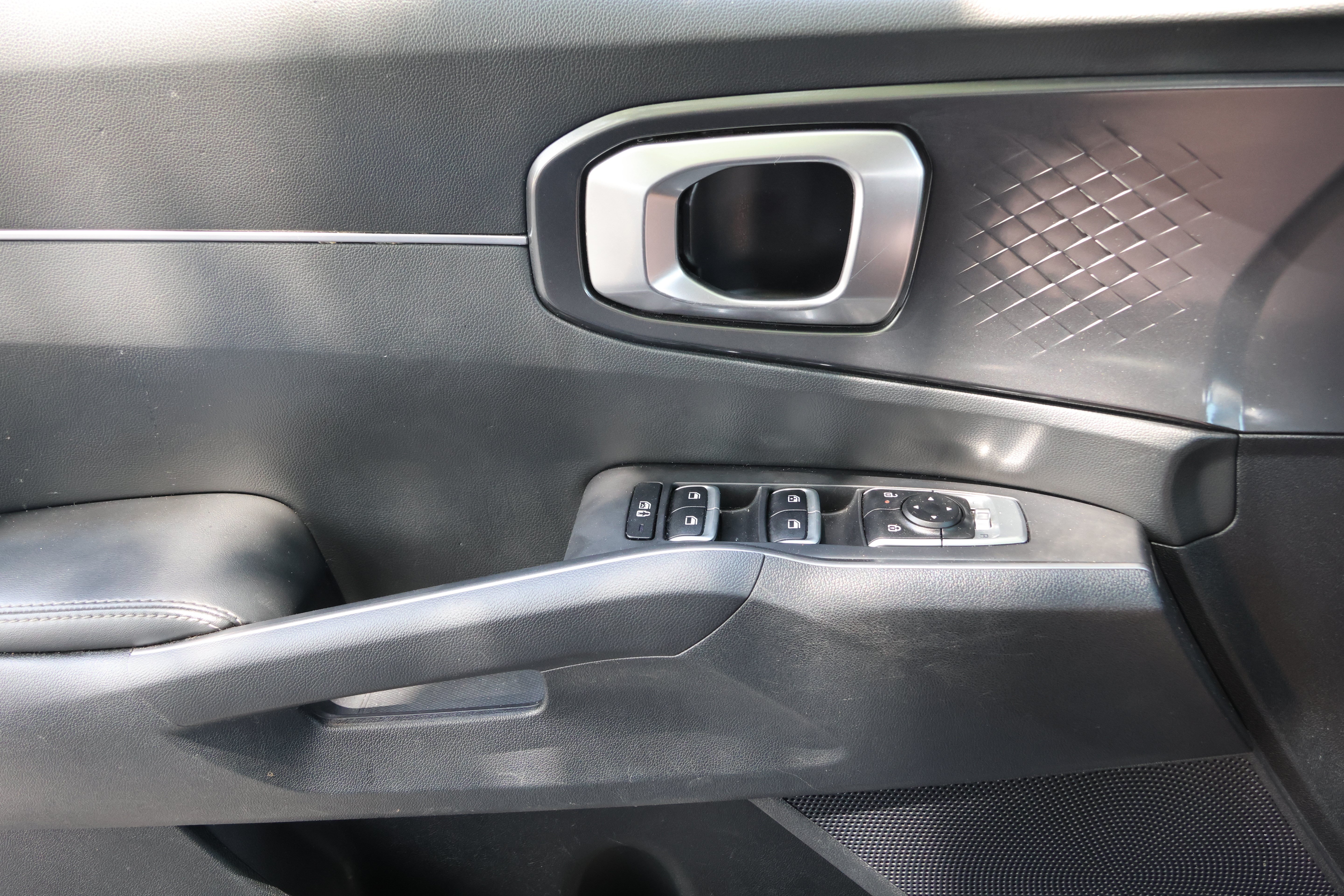 Used 2025 Kia Sorento S w/ Panoramic Sunroof Package FWD image 12
