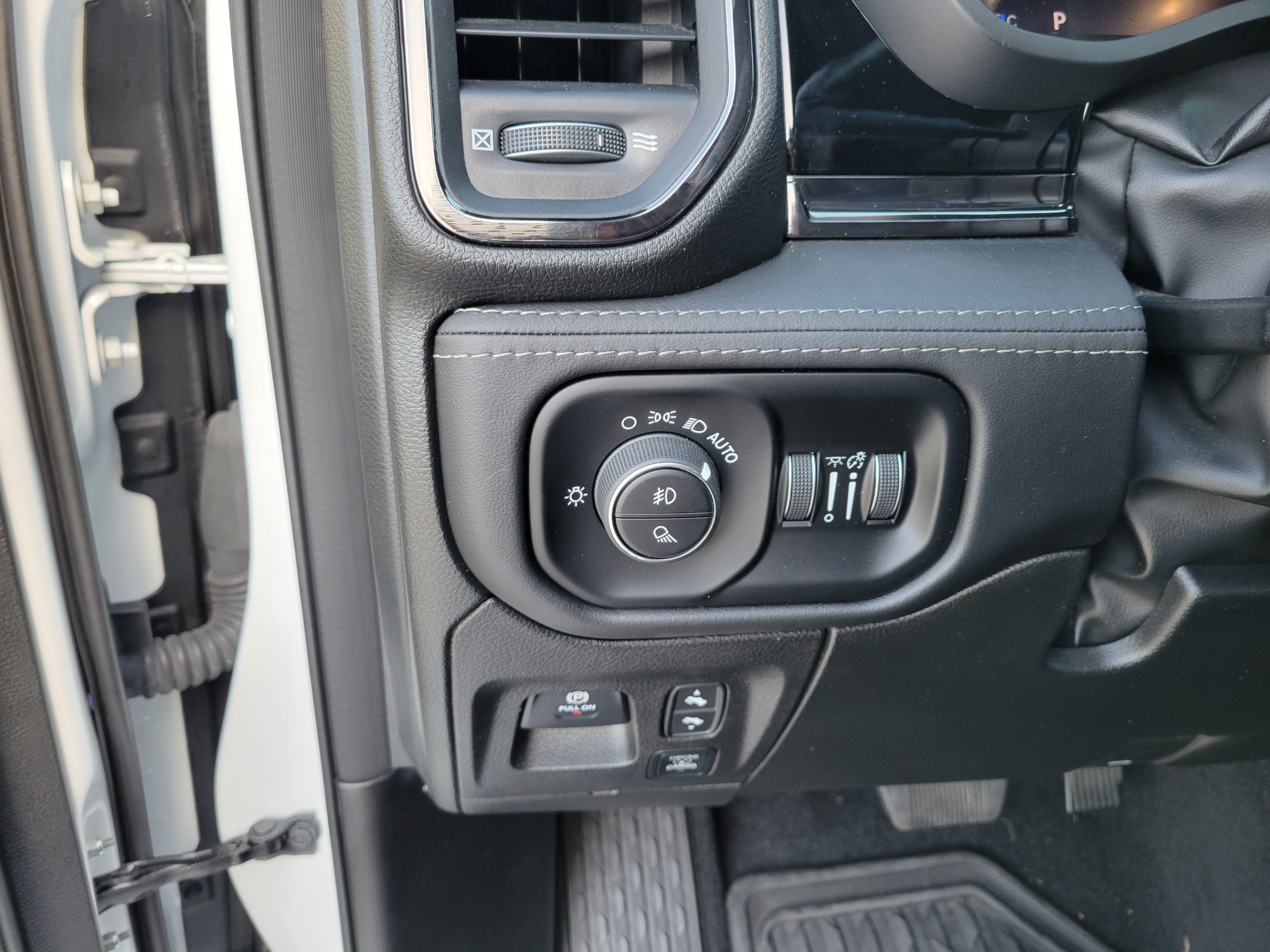 Used 2025 RAM 1500 Limited AWD/4WD image 26