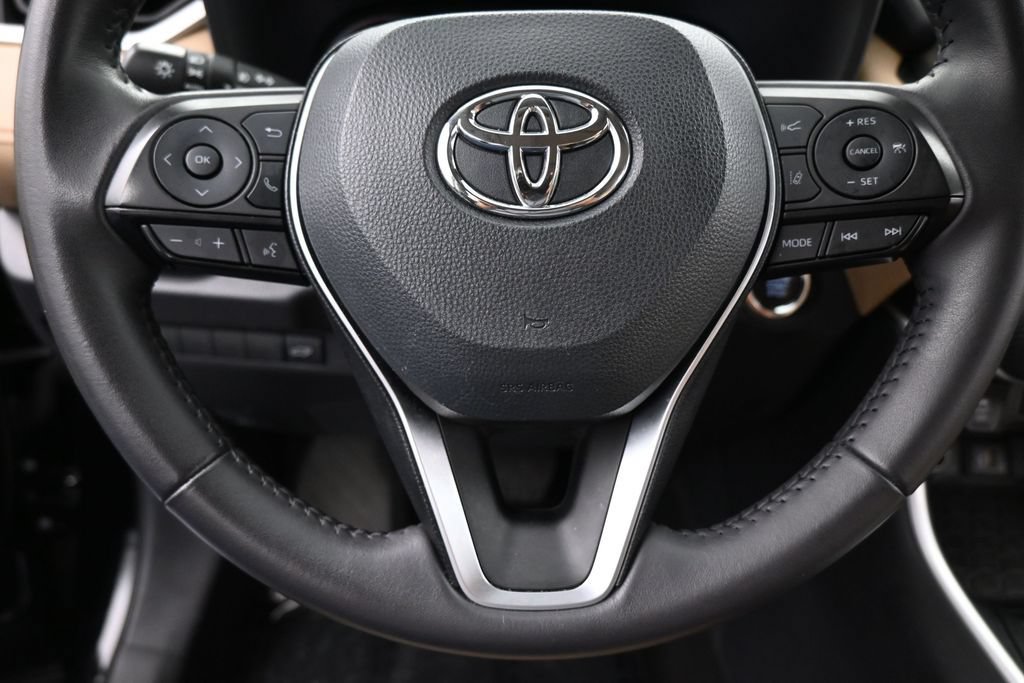 Used 2025 Toyota RAV4 XLE Premium FWD image 33