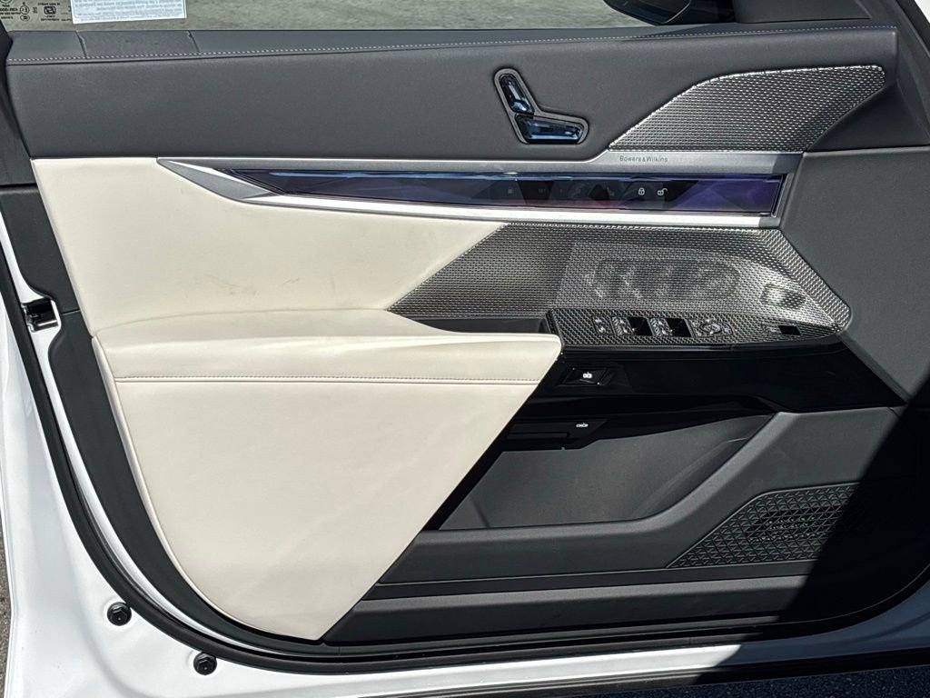Used 2025 BMW 750e xDrive 750e xDrive w/ Premium Package image 17