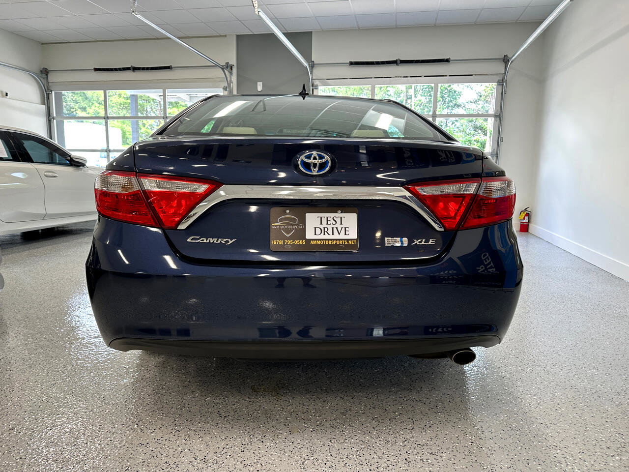 Used 2015 Toyota Camry XLE w/ Moonroof Package image 5
