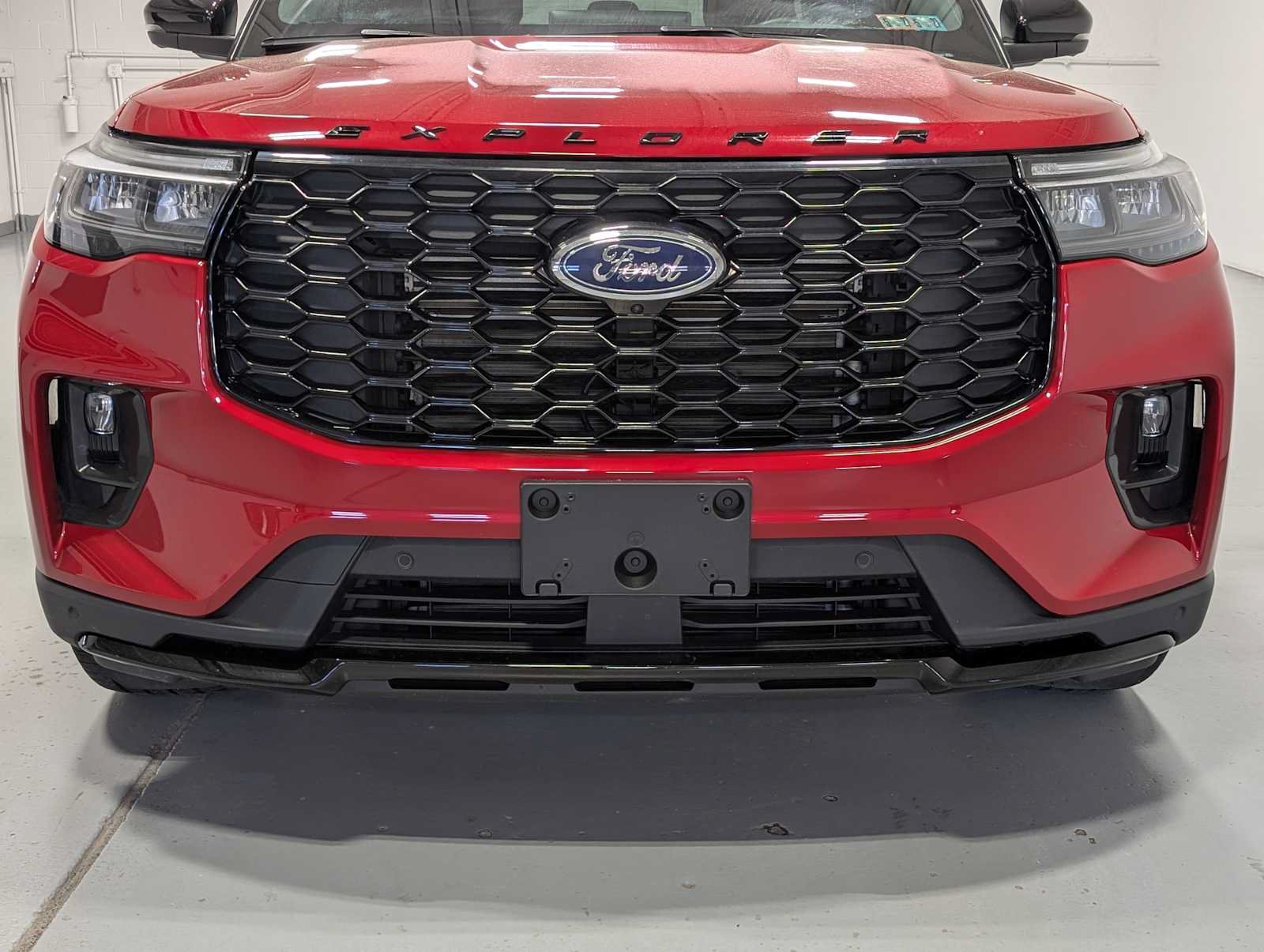 Used 2025 Ford Explorer ST-Line w/ ST-Line Street Pack AWD/4WD image 2