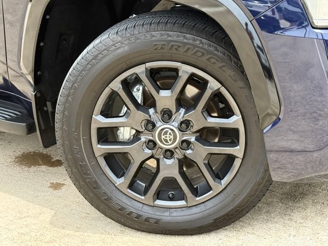 Used 2024 Toyota Sequoia Platinum AWD/4WD image 2