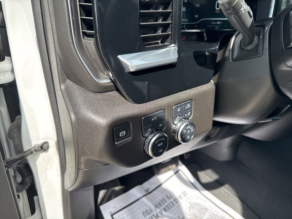 Used 2025 GMC Sierra 1500 SLT AWD/4WD image 12