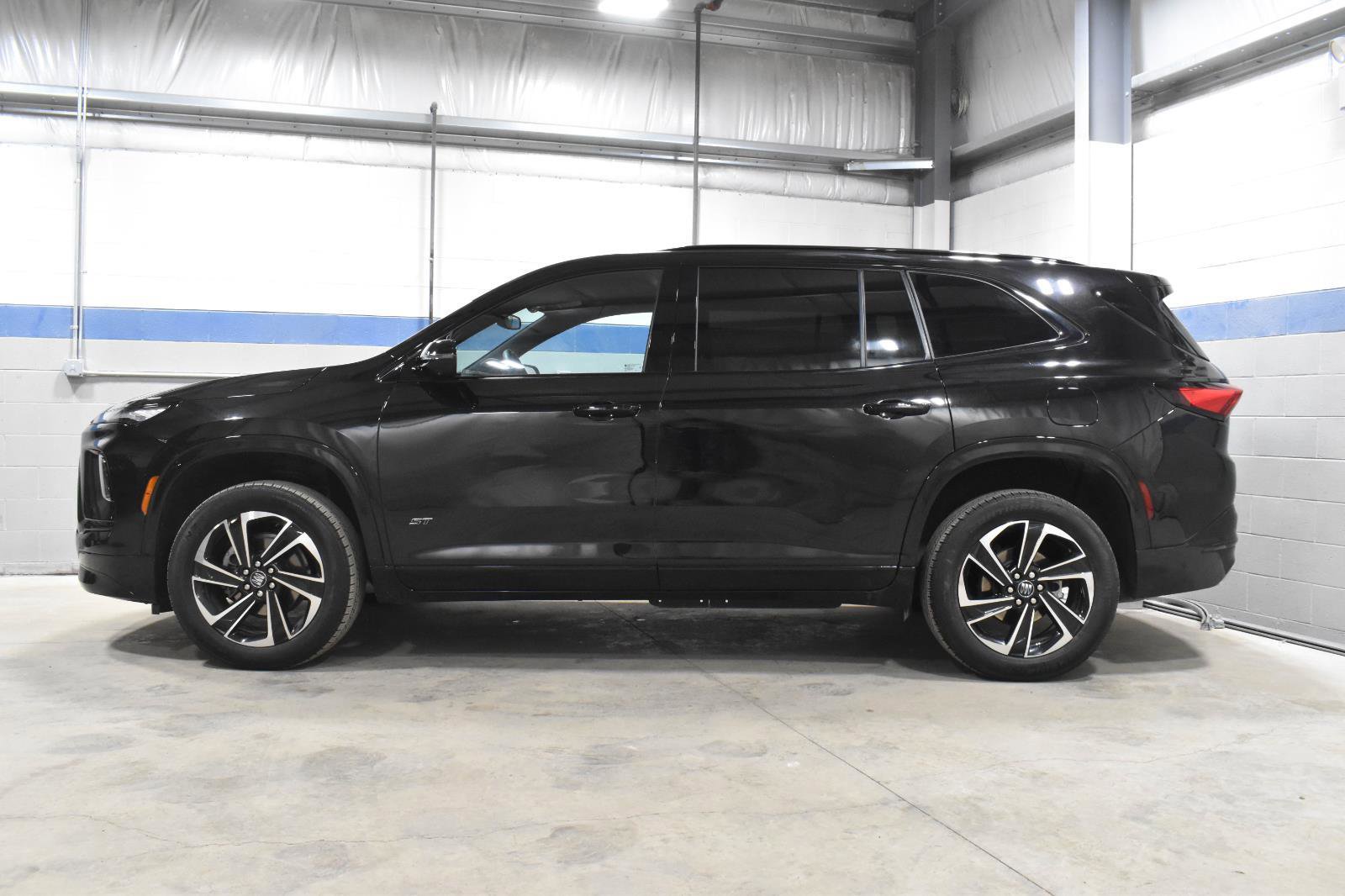 Used 2025 Buick Enclave Sport Touring FWD image 25
