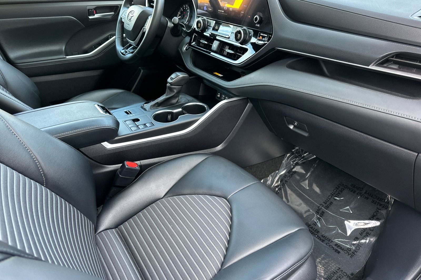 Used 2024 Toyota Highlander XSE FWD image 21