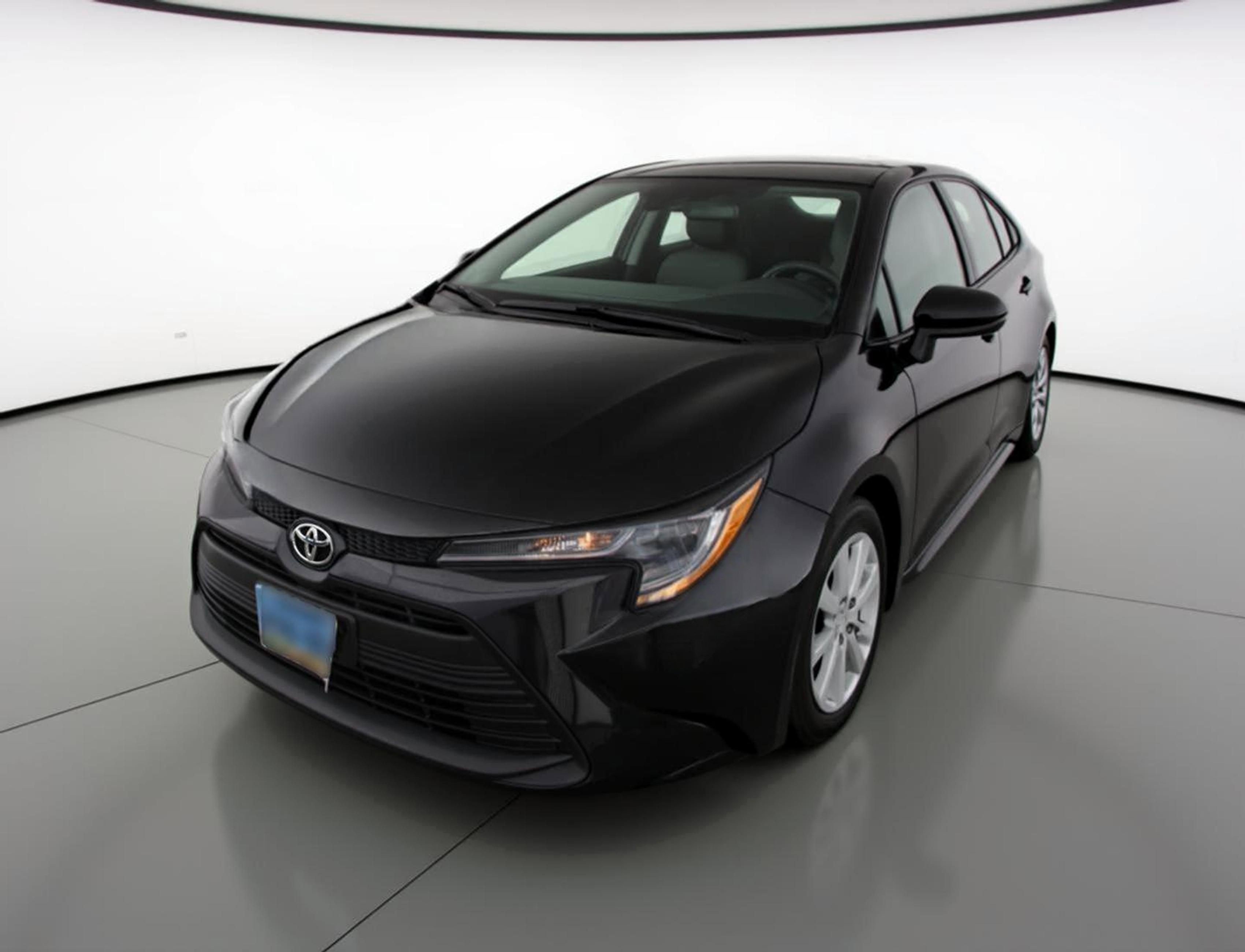 Used 2025 Toyota Corolla LE image 3
