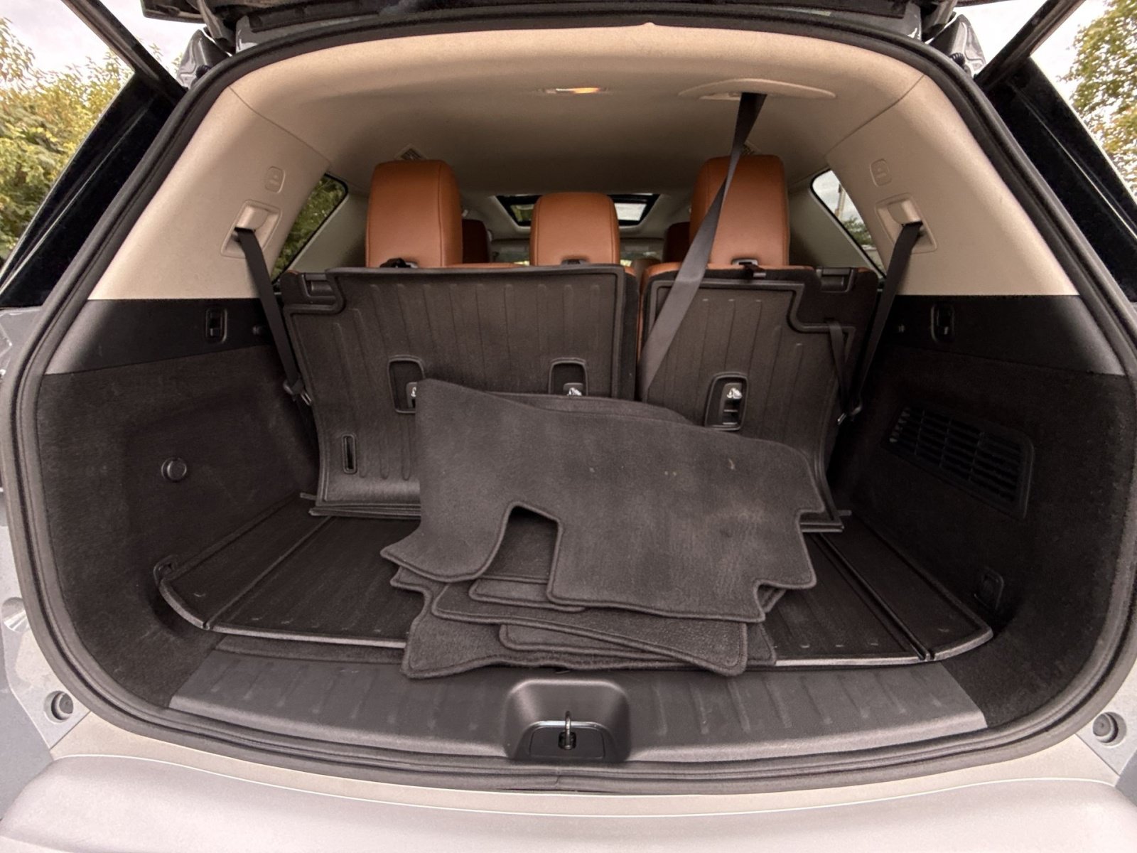 Used 2024 Nissan Pathfinder Platinum w/ Cargo Package AWD/4WD image 33
