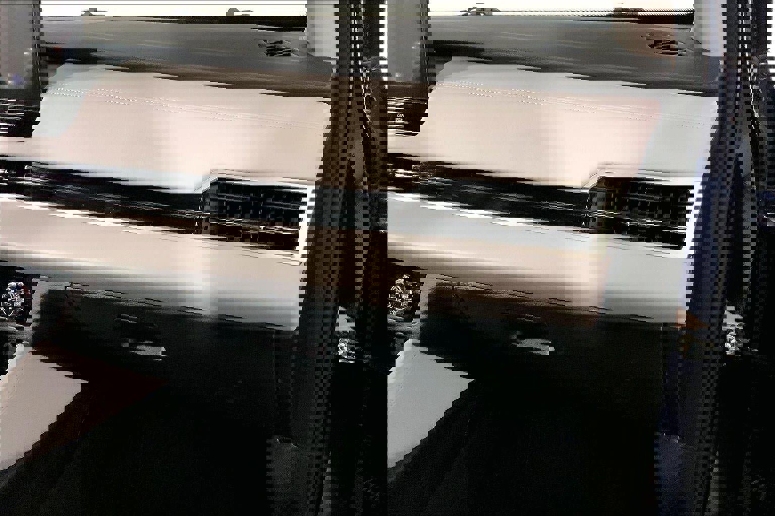 Used 2025 Mitsubishi Outlander SE image 16