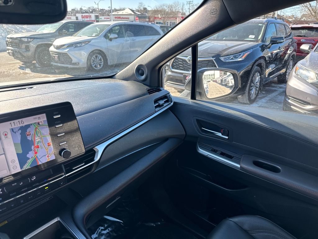 Used 2022 Toyota Sienna XSE image 30