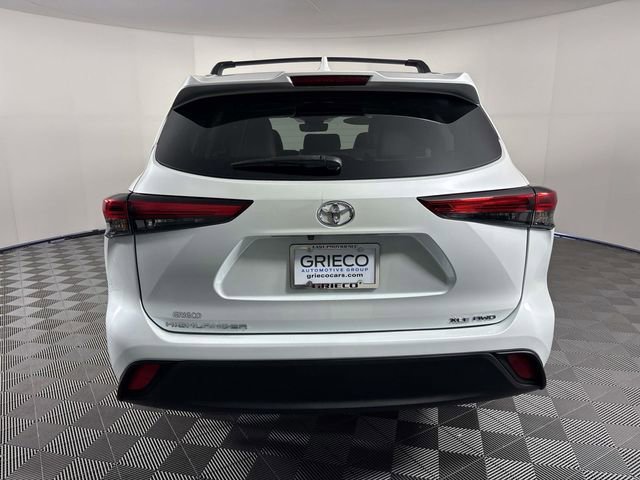 Used 2023 Toyota Highlander XLE AWD/4WD image 7