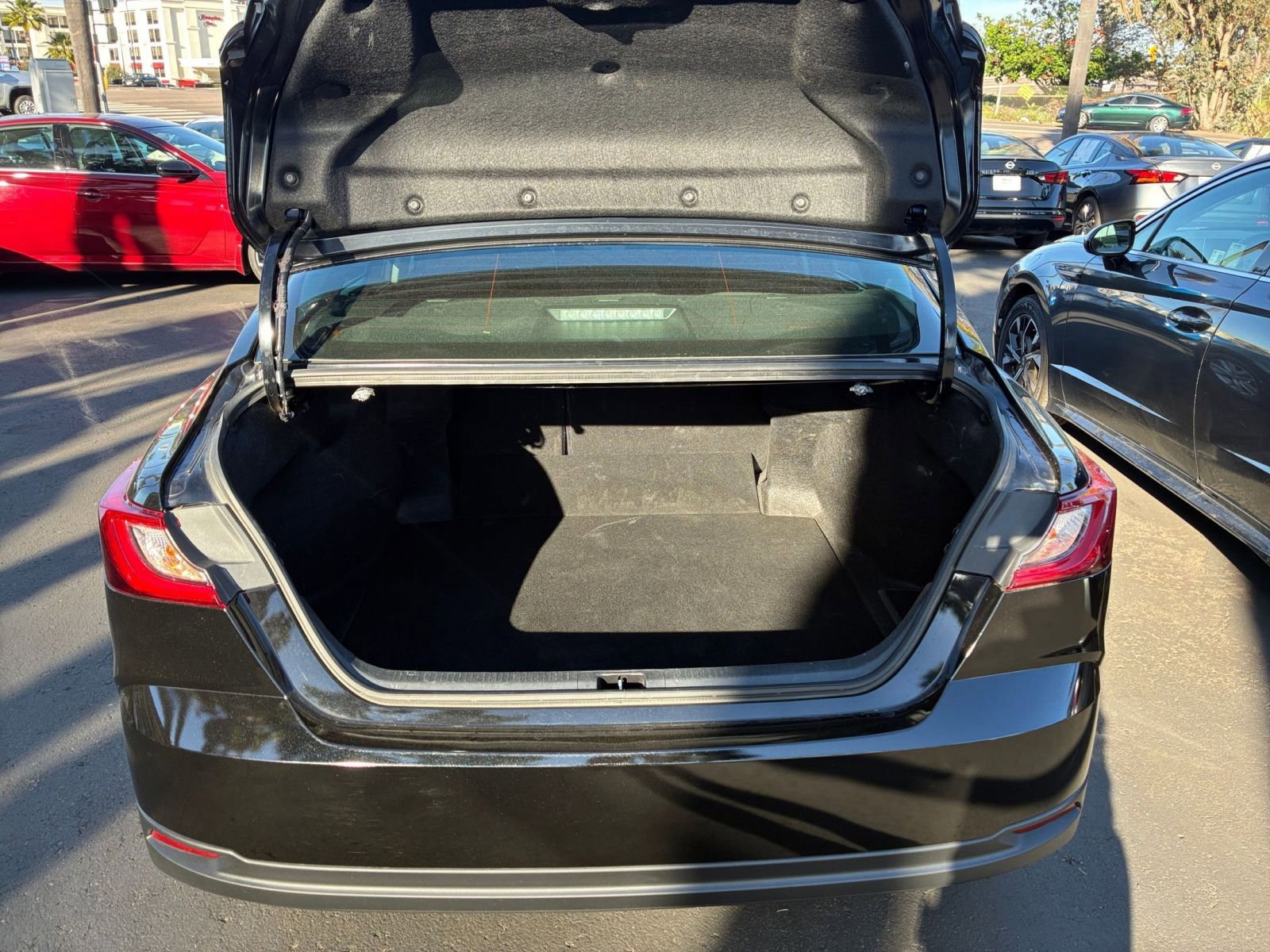 Used 2025 Toyota Camry LE image 30